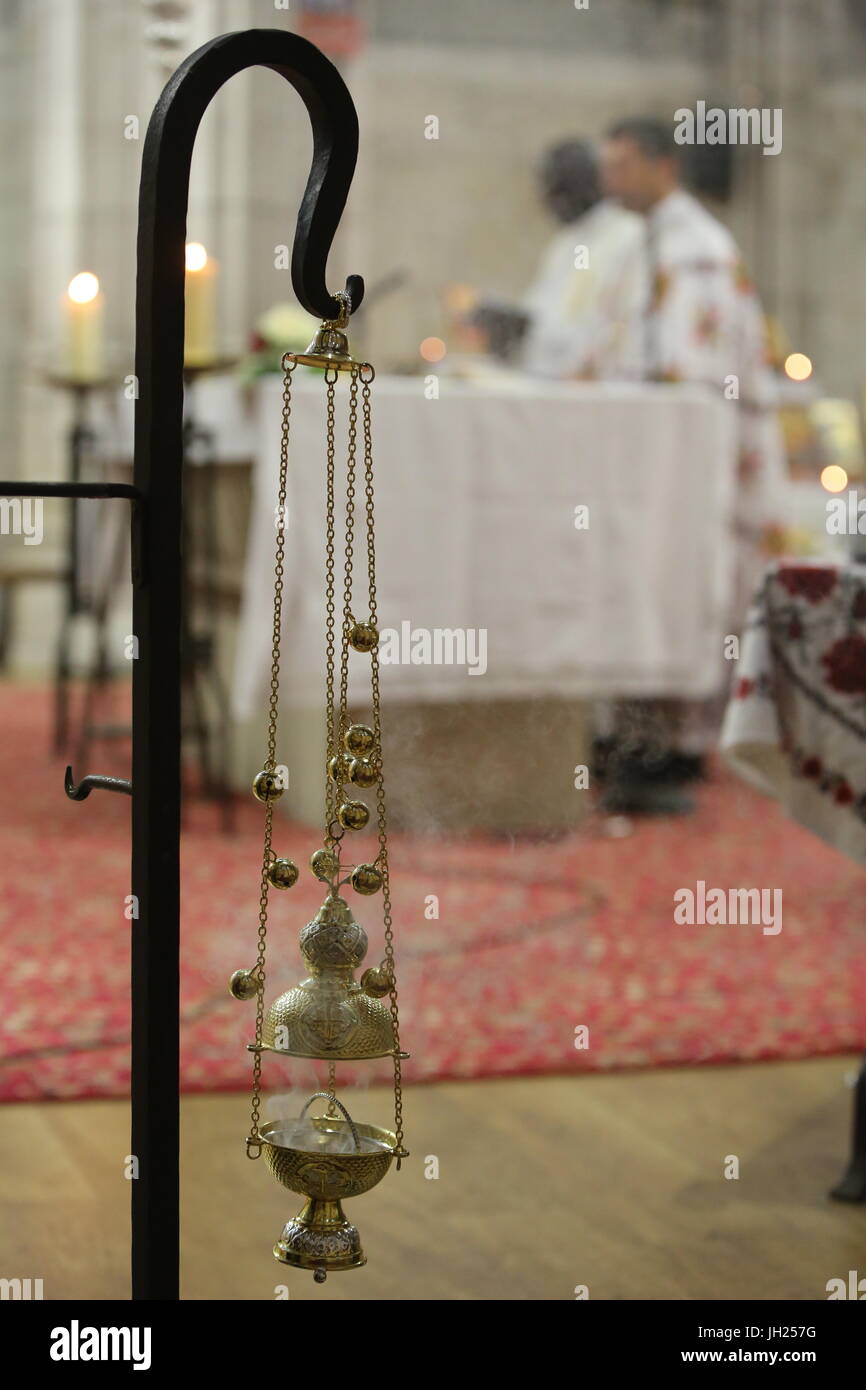 Hochamt in der Kirche Sainte-Foy, Conches, Eure. Frankreich. Stockfoto