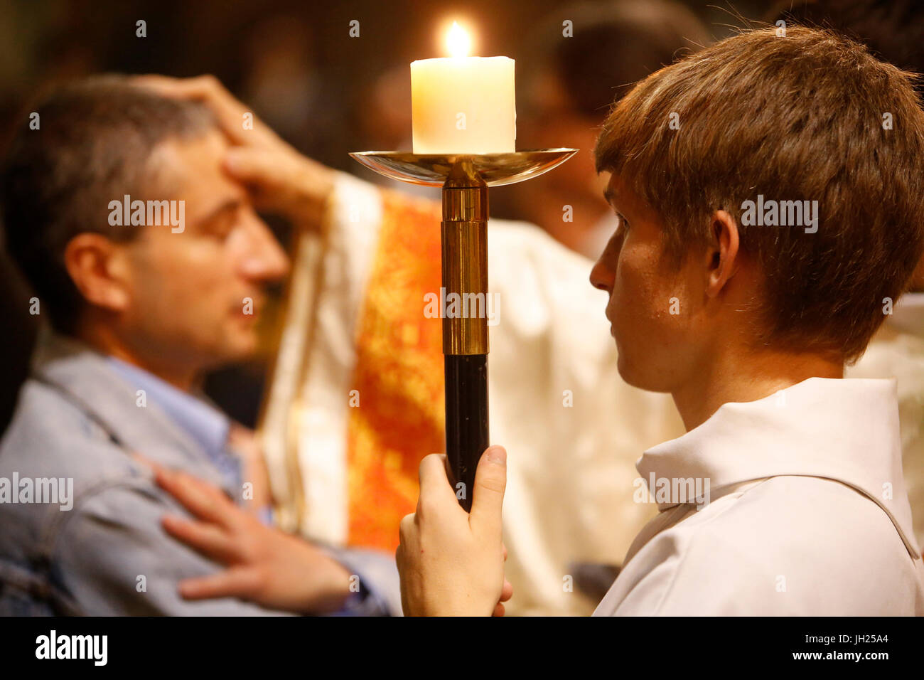 Diakon Ordinationen in der Kirche Notre Dame du Travail, Paris. Heilige