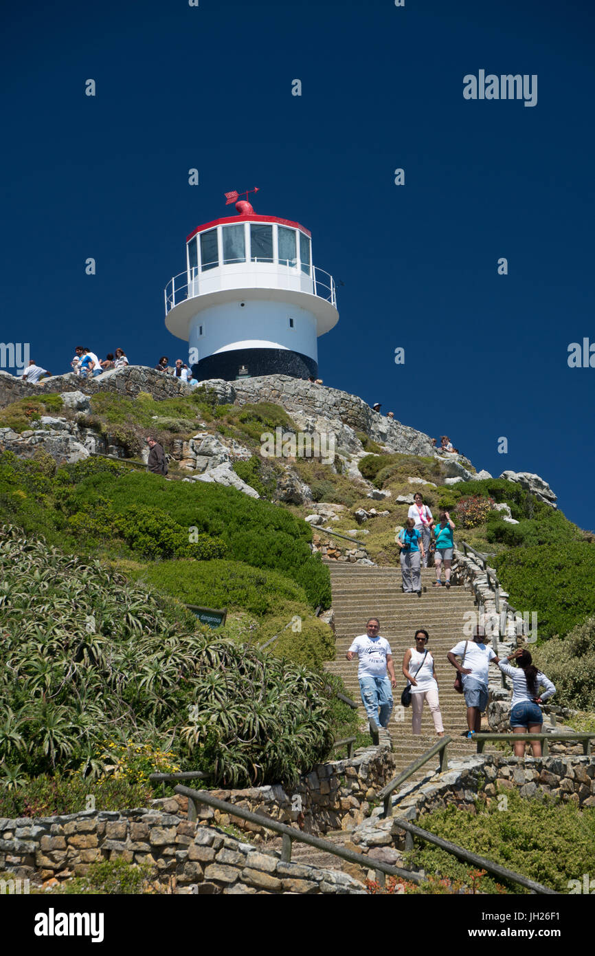 Touristen über Treppen klettern zu besuchen den Leuchtturm am Cape Point, Kapstadt, Südafrika, Afrika Stockfoto
