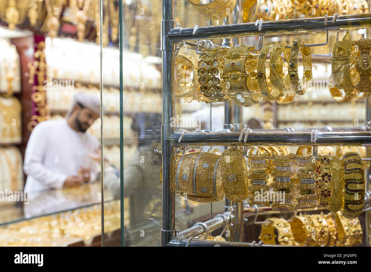 Goldschmuck Angebote im Shop-Fenster, Gold Souk, Dubai, Vereinigte Arabische Emirate, Naher Osten Stockfoto