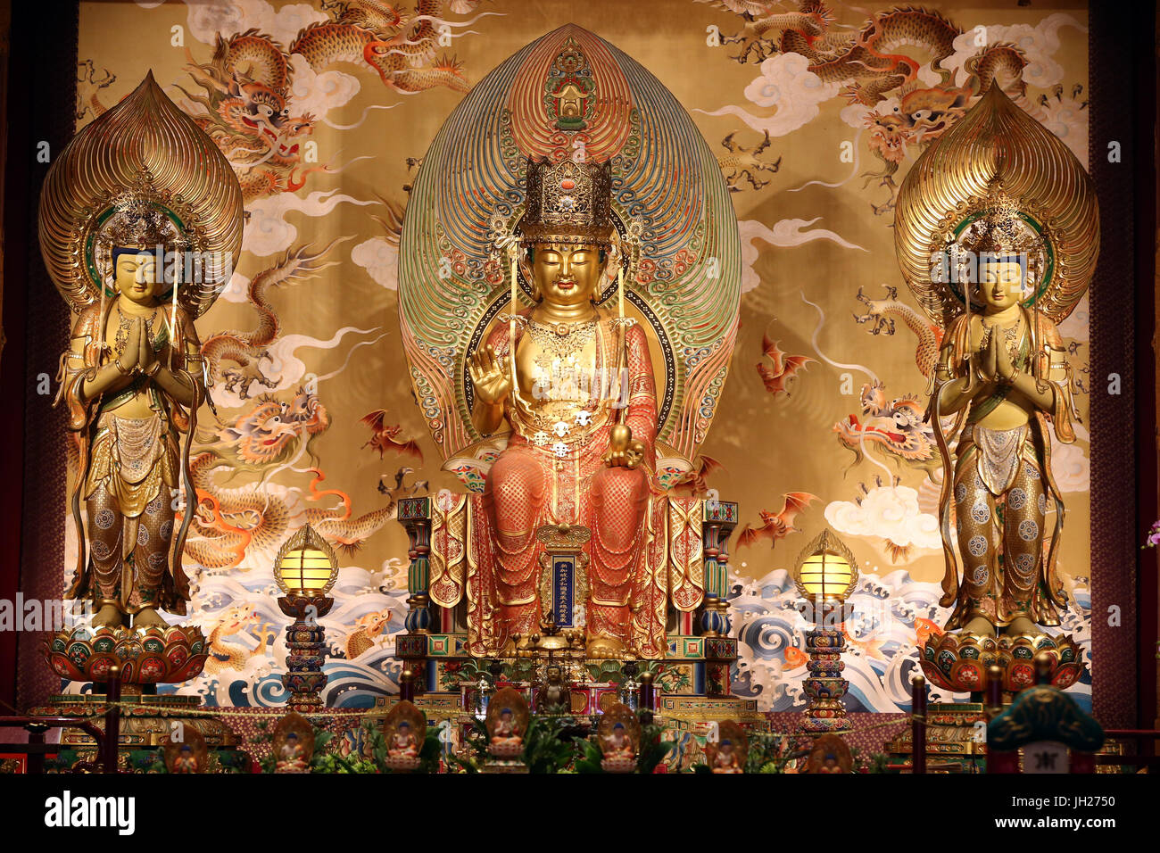 Buddha Tooth Relic Temple in Chinatown. Buddha Maitreya - der zukünftige Buddha.  Singapur. Stockfoto