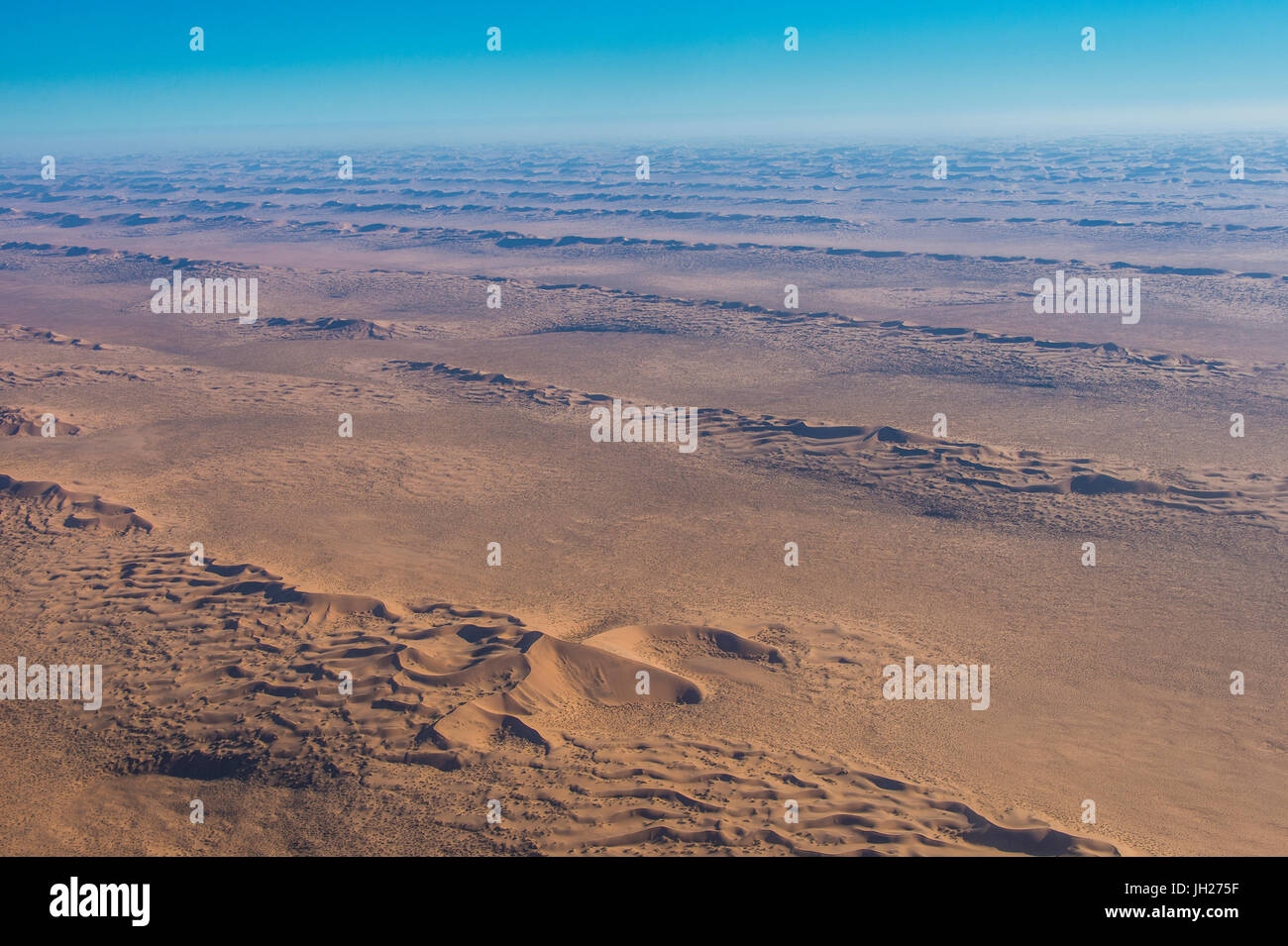 Luftbild der Sanddünen der Namib-Wüste, Namibia, Afrika Stockfoto