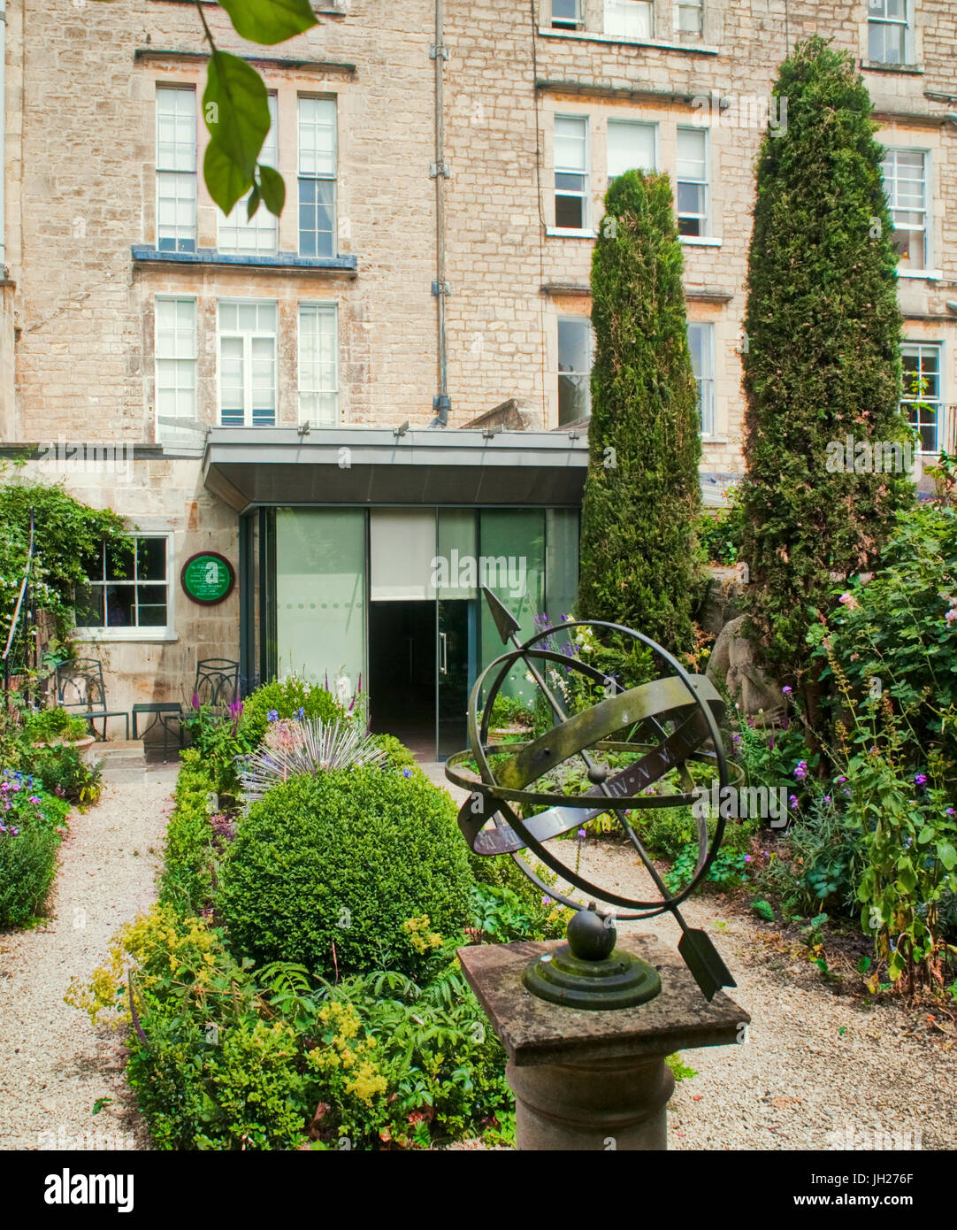 Der Garten hinter dem Herschel Museum of Astronomy in Bath, Großbritannien Stockfoto