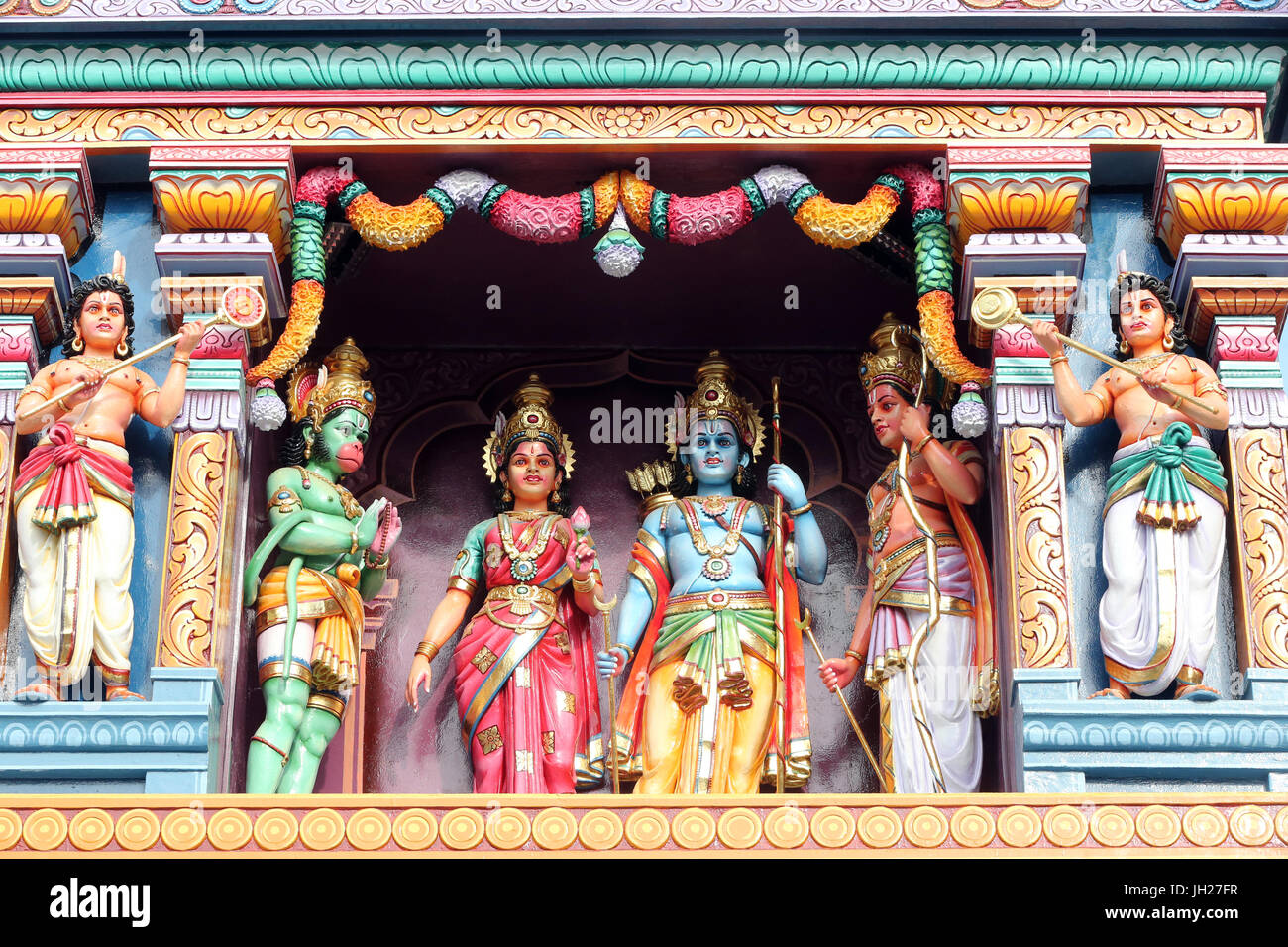 Hindu-Tempel Sri Vadapathira Kaliamman. Hindu-Gottheiten.  Singapur. Stockfoto