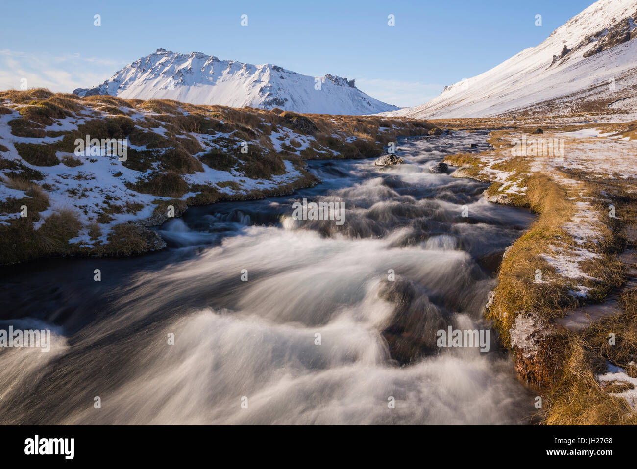 Gletscherfluss und schneebedeckte Berge, Snaefellsnes, Island, Polarregionen Stockfoto