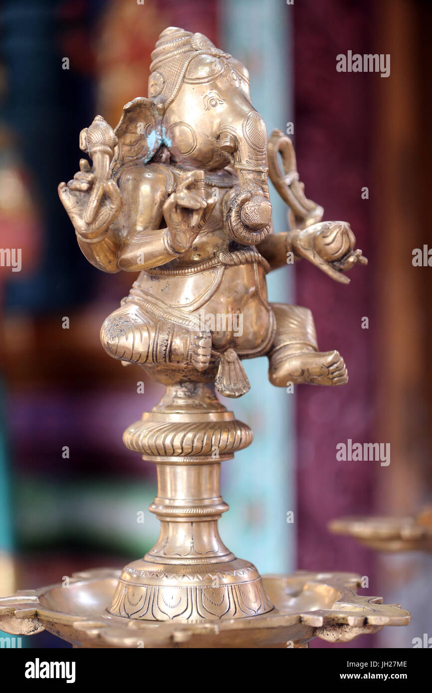 Ganesha auch bekannt als Ganapati und Vinayaka, gehört zu den am meisten verehrten Gottheiten im hinduistischen Pantheon. Hindu-Tempel Sri Vadapathira Kaliamman. Singen Stockfoto