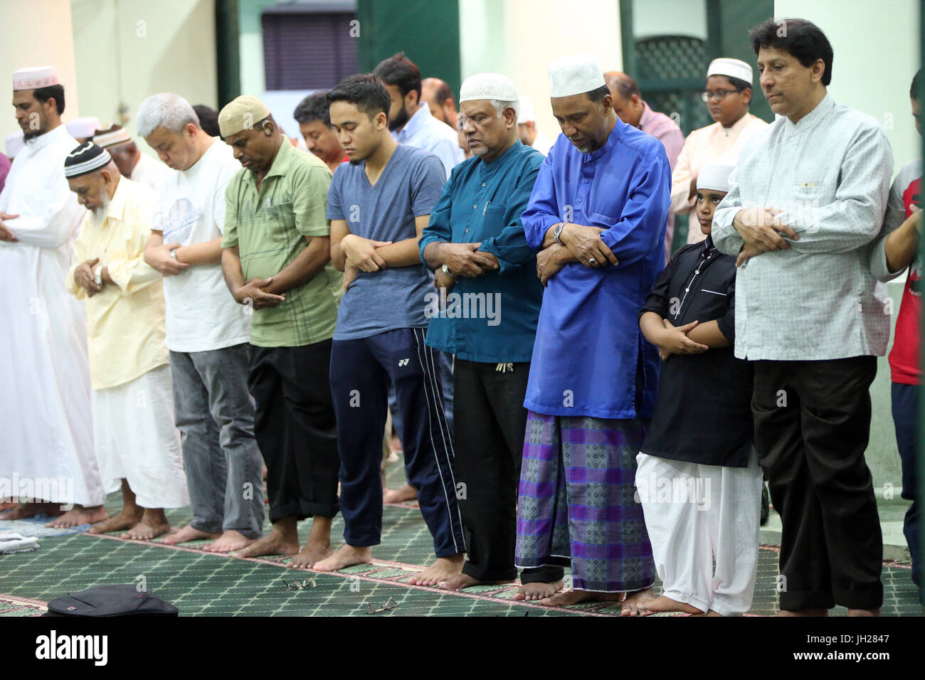 Masjid Jamae befindet sich eine der ältesten Moscheen in Singapur in Chinatown.  Muslime beten. Salat.  Singapur. Stockfoto