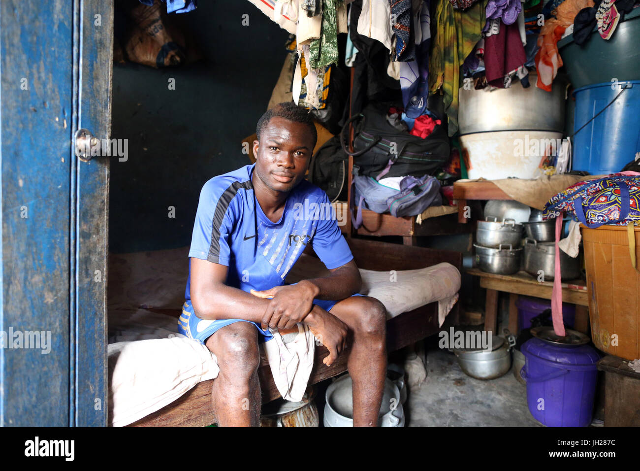 Junge Afrikaner in seinem Haus.  Lome. Togo. Stockfoto