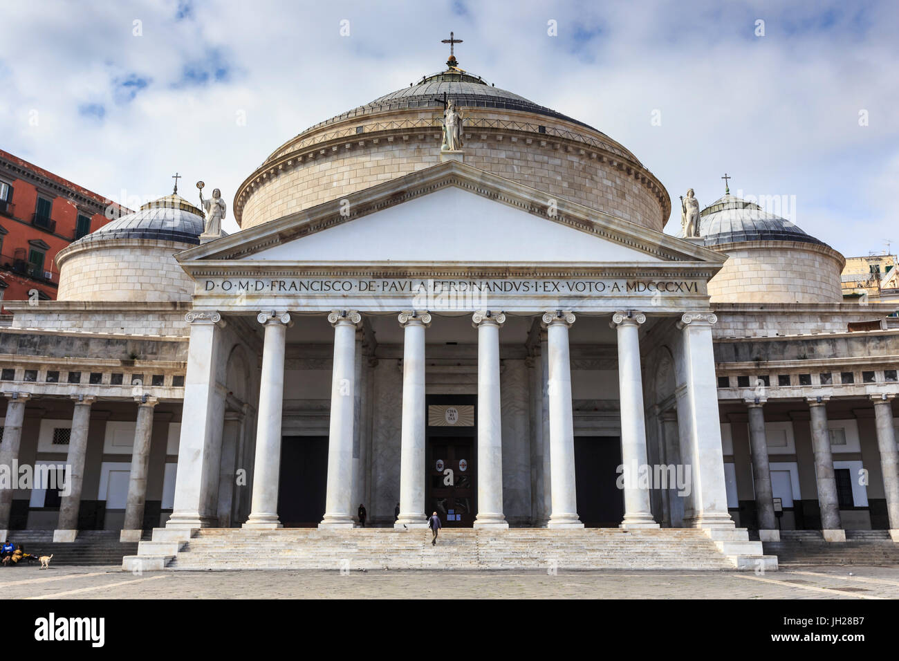 Basilica di San Francesco di Paola, auf dem gepflasterten Platz Piazza del Plebiscito, Neapel, Kampanien, Italien, Europa Stockfoto