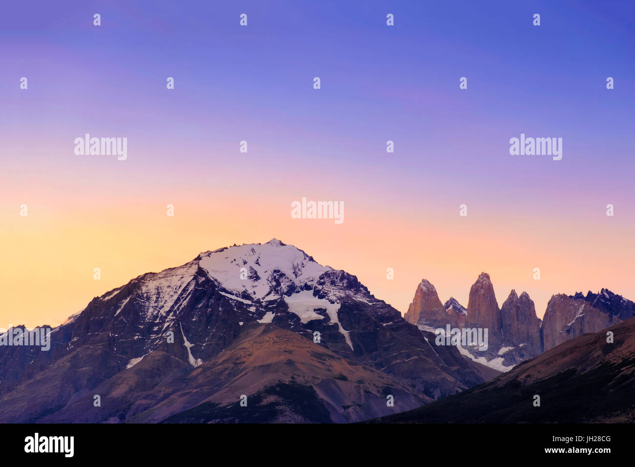 Die Torres del Paine Granittürme und Zentralmassiv das Herzstück des Parks, Torres del Paine Nationalpark-Chile Stockfoto