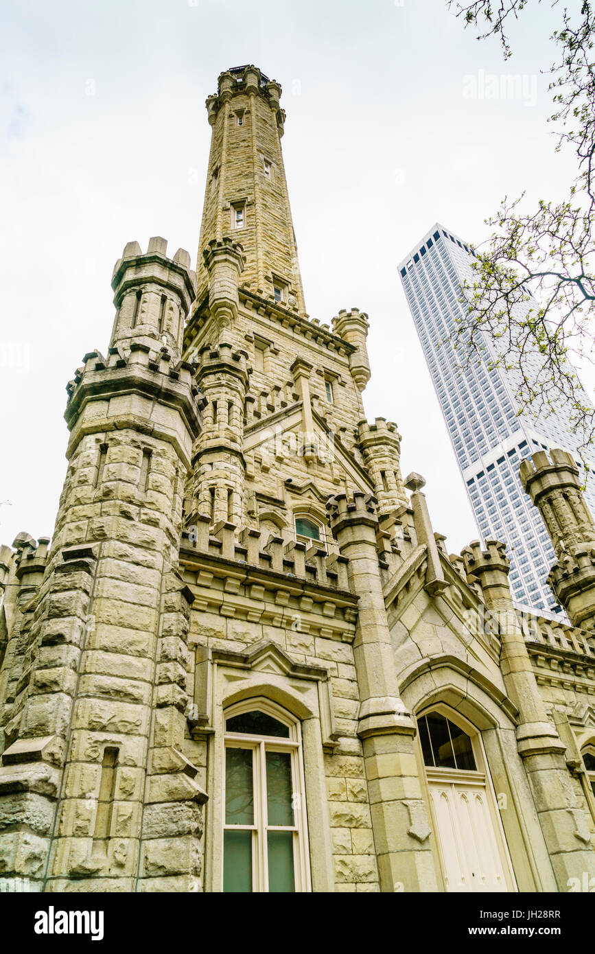 Der historische Wasserturm, North Michigan Avenue, Chicago, Illinois, Vereinigte Staaten von Amerika, Nordamerika Stockfoto