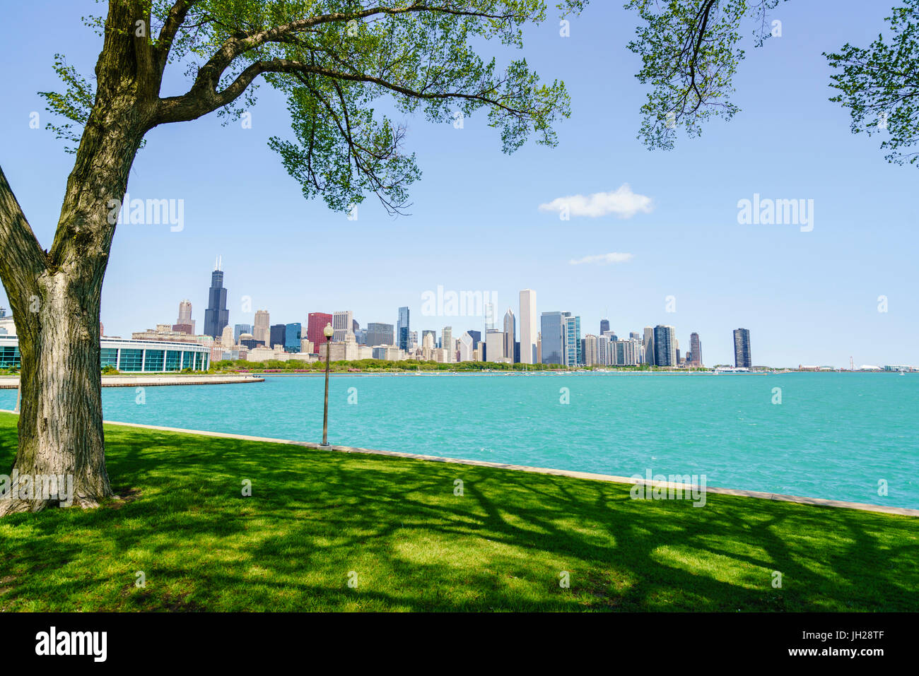 Lake Michigan und Stadt Skyline, Chicago, Illinois, Vereinigte Staaten von Amerika, Nordamerika Stockfoto