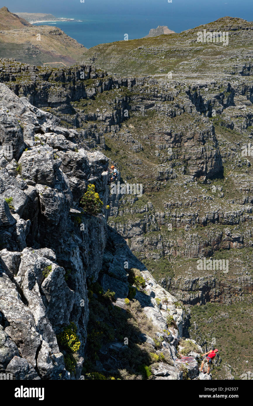 Zwei Kletterer absteigend von der Spitze der Tafelberg, Kapstadt, Südafrika, Afrika Stockfoto