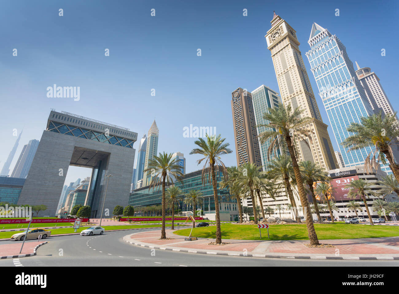 Labyrinth-Turm, Turm und Dubai Financial Center in Downtown, Dubai, Vereinigte Arabische Emirate, Naher Osten Stockfoto