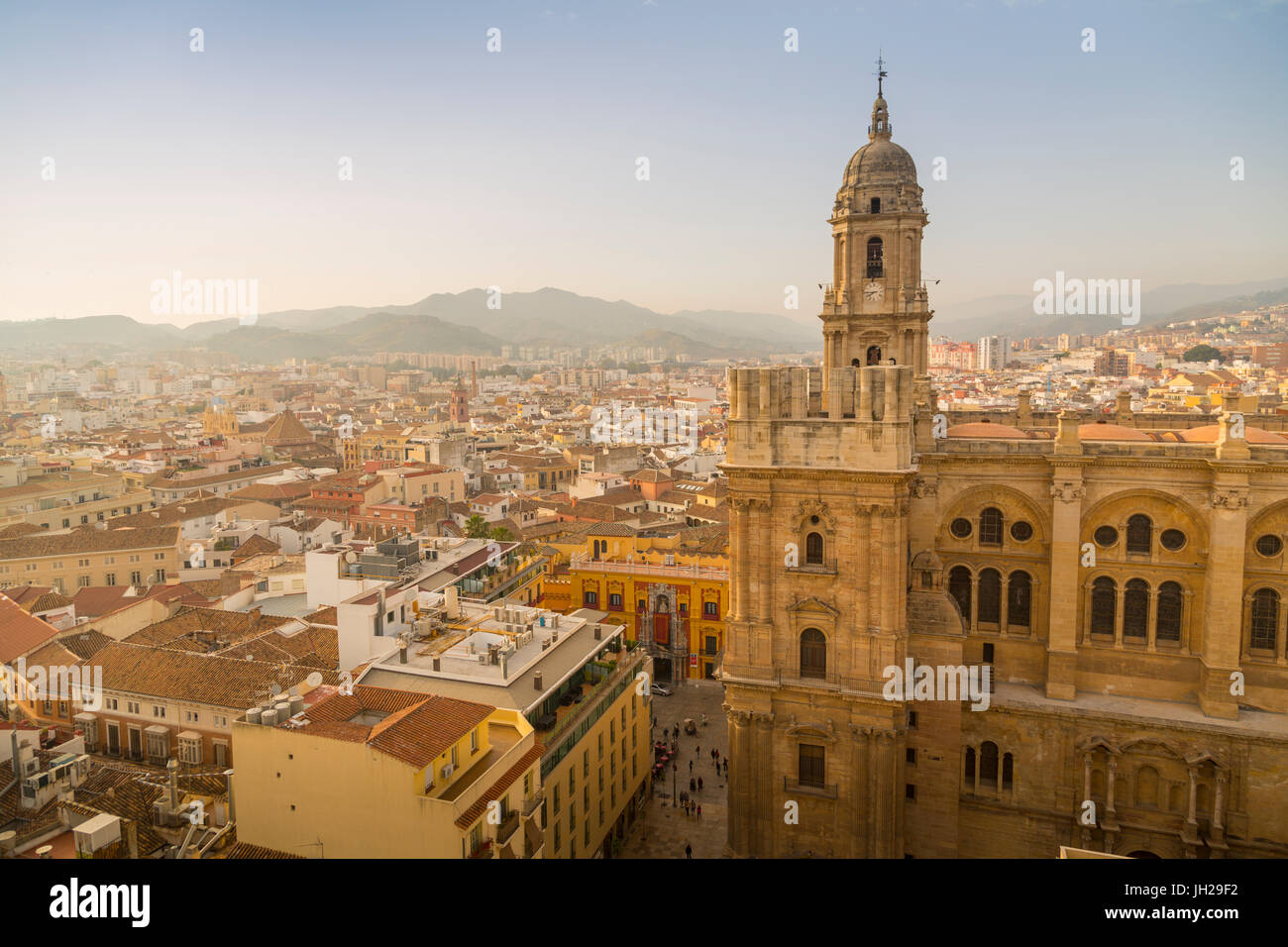 Erhöhten Blick auf die Kathedrale von Malaga, Malaga, Costa Del Sol, Andalusien, Spanien, Europa Stockfoto
