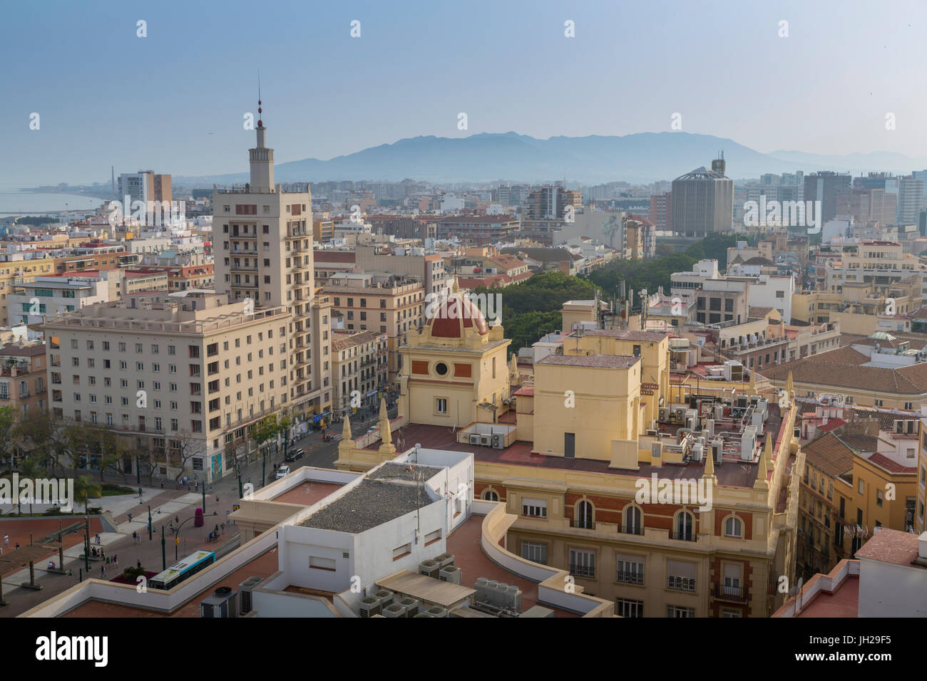 Erhöhten Blick auf die Alameda Principal, Malaga, Costa Del Sol, Andalusien, Spanien, Europa Stockfoto