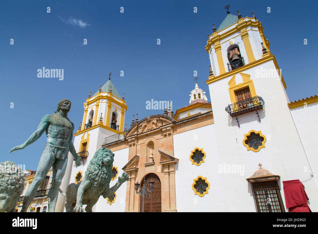 Brunnen und Kirche Iglesia del Socorro, Plaza del Socorro, Ronda, Andalusien, Spanien, Europa Stockfoto