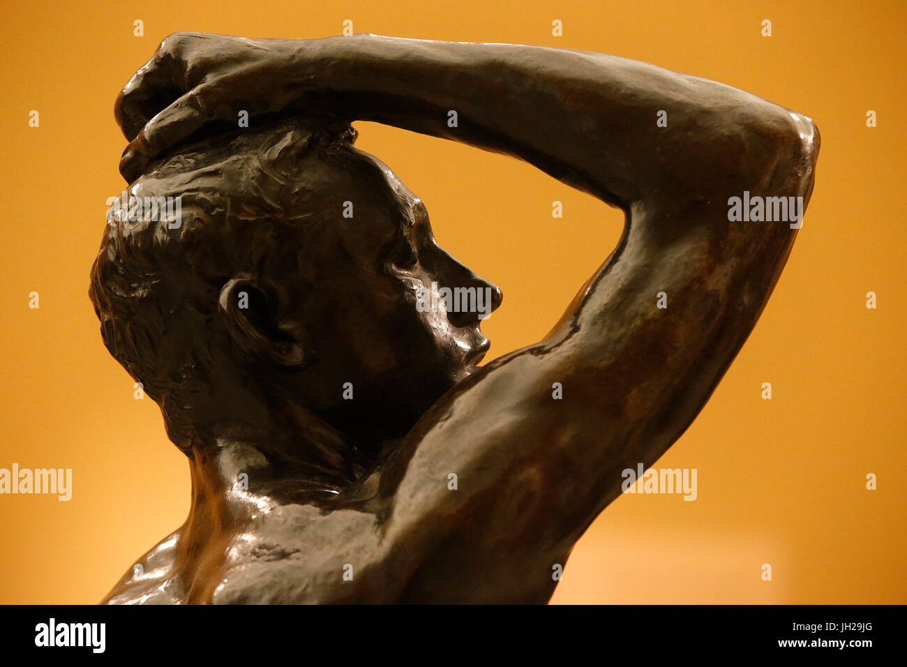 Das Victoria and Albert Museum. Auguste Rodin. Das Alter der Bronze. Bronze. Nach dem Vorbild etwa 1876, 1880 zuerst gegossen. Vereinigtes Königreich. Stockfoto
