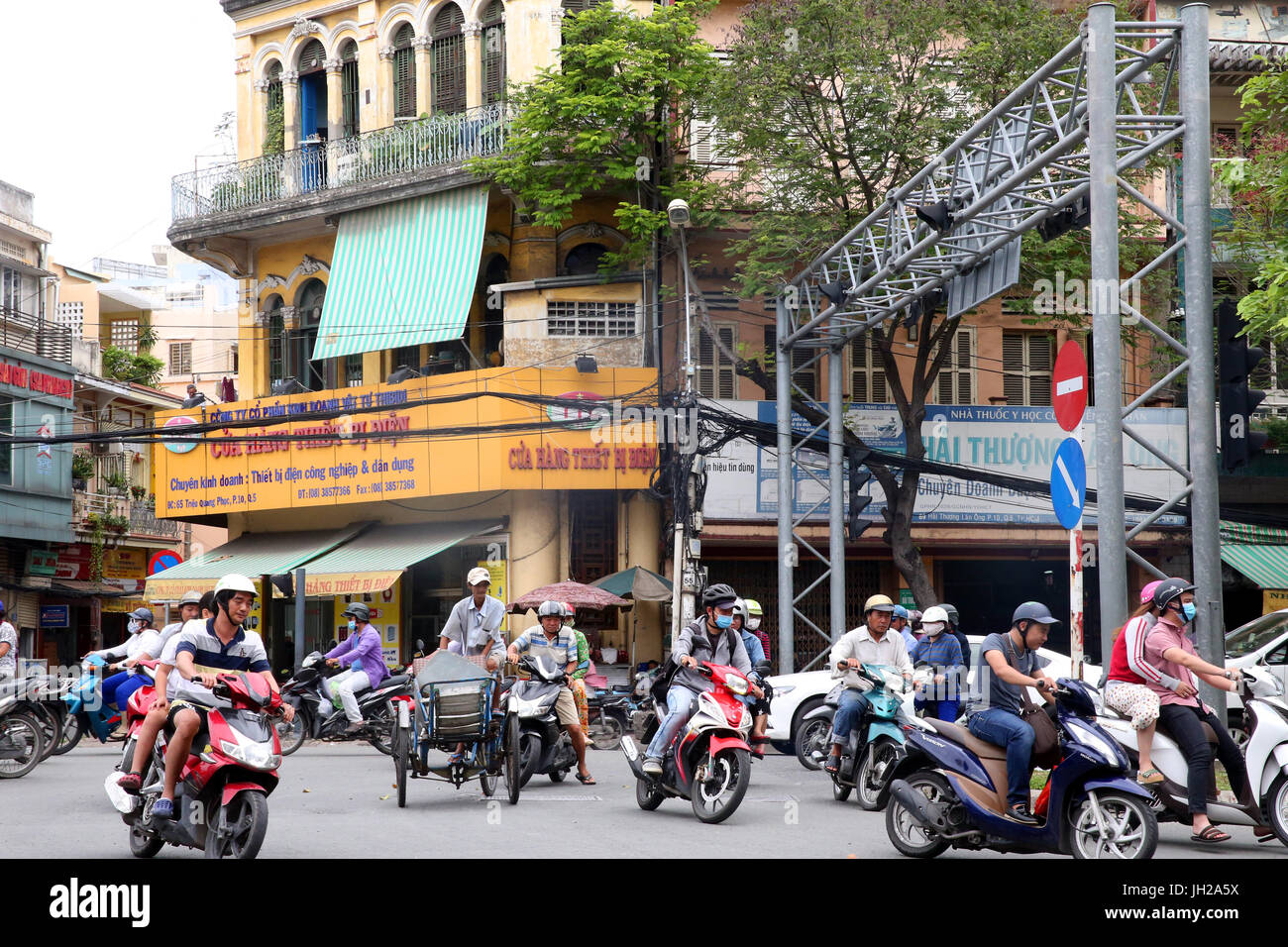 Motorroller auf Saigon Street.  Ho-Chi-Minh-Stadt. Vietnam. Stockfoto