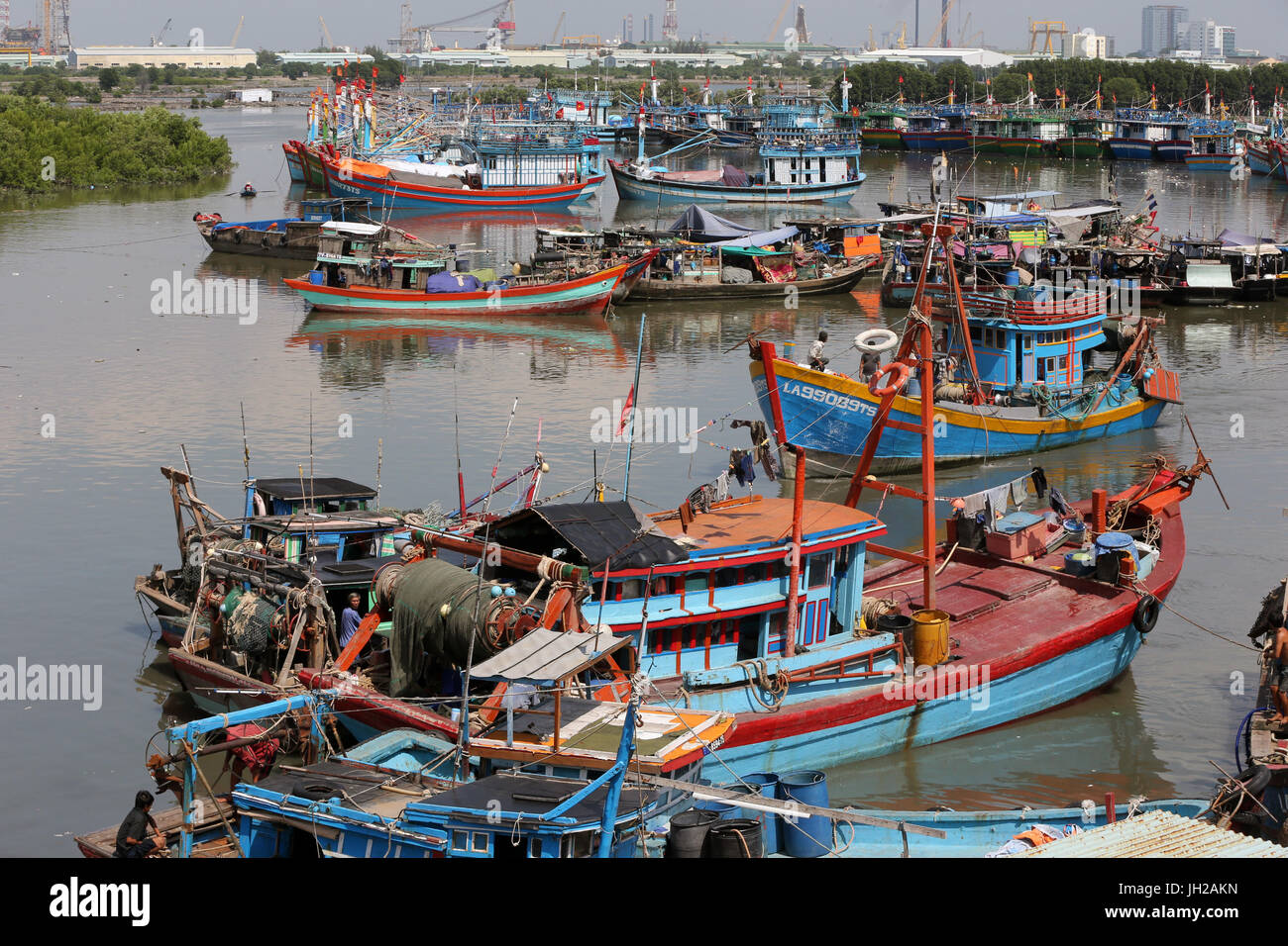 Angelboote/Fischerboote im Hafen von Vung Tau.  Vietnam. Stockfoto