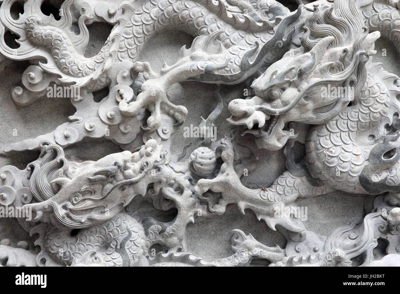 Der taoistische Tempel. Nghia An Hoi Quan Pagode.  Drachen Skulptur.  Ho-Chi-Minh-Stadt. Vietnam. Stockfoto