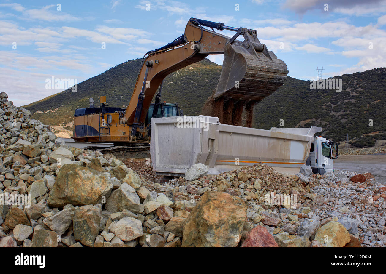 Planierraupe Sand in den LKW geladen Stockfoto