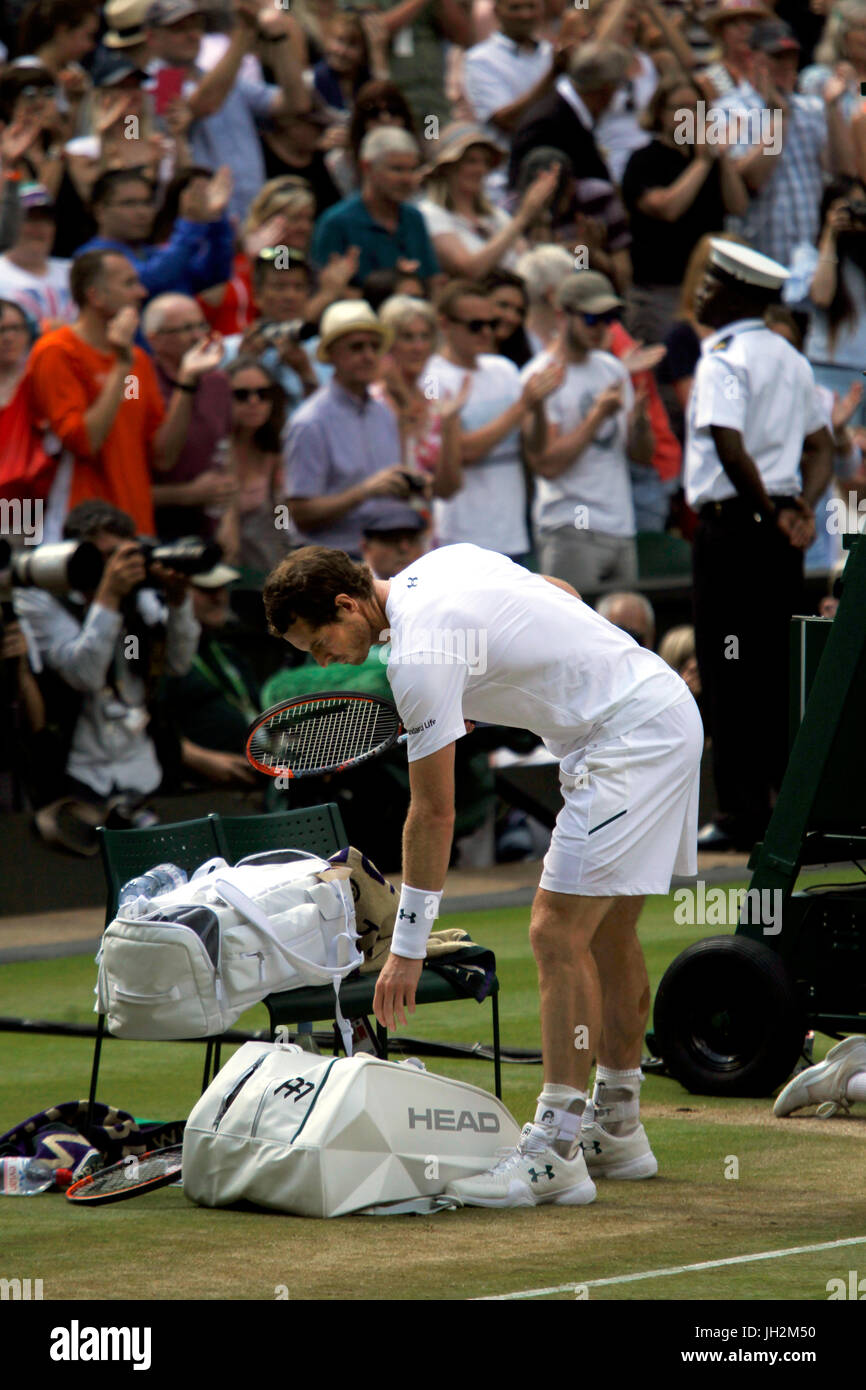 London, UK. 12. Juli 2017. Wimbledon Tennis: London, 12. Juli 2017 - Andy Murray nach seinen Viertelfinal-Niederlage gegen Amerikaner Sam Querrey in Wimbledon am Mittwoch. Bildnachweis: Adam Stoltman/Alamy Live-Nachrichten Stockfoto