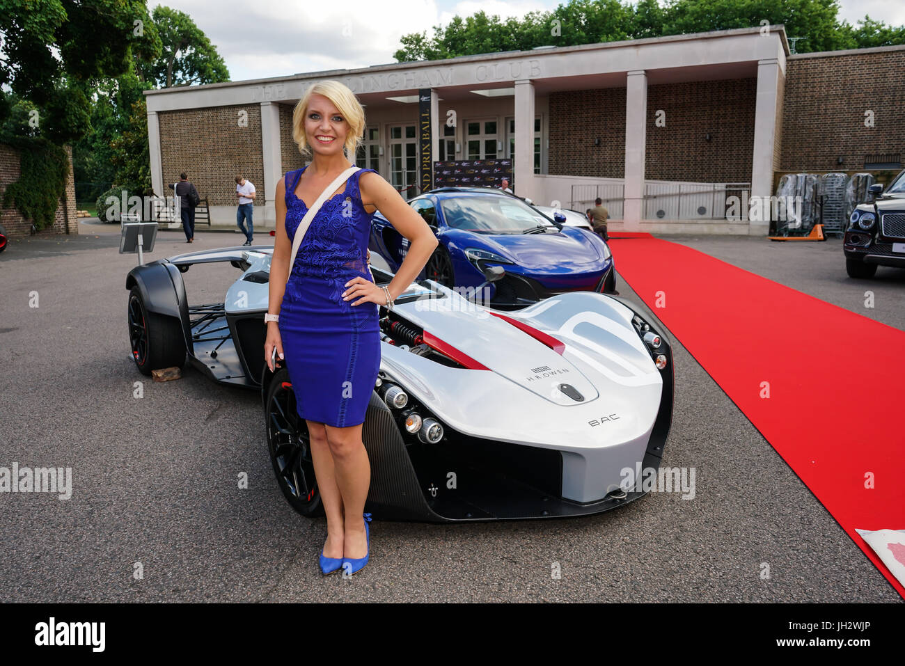 Hurlingham Club, London, England, UK. 12. Juli 2017. Emily Haig ist ein Sopran singen besuchen The Grand Prix Ball zog eine Vielzahl von hochkarätig besetzte Berühmtheitgäste letzte Nacht im Hurlingham Club, einschließlich der Formel-1-Fahrer sowie legendäre Formel-1-Autos. Gäste mischte sich unter die Elite Whist wird Enterained mit live-Auftritten von Award ausgezeichneten UK Künstler und DJs vor den britischen Grand Prix in Silverstone. Stockfoto