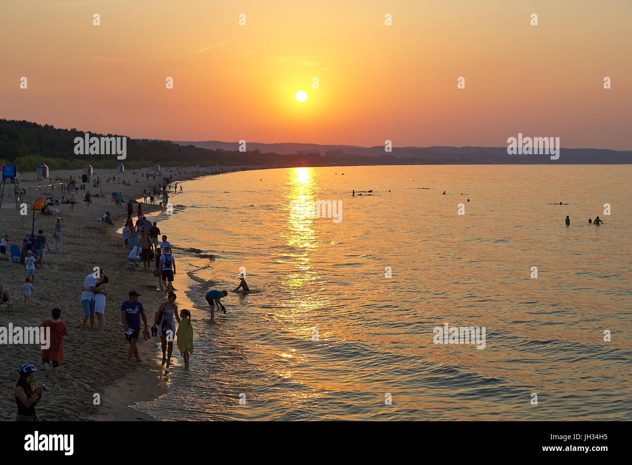 Sonnenuntergang von der Pier in Danzig Brzezno gesehen. Stockfoto