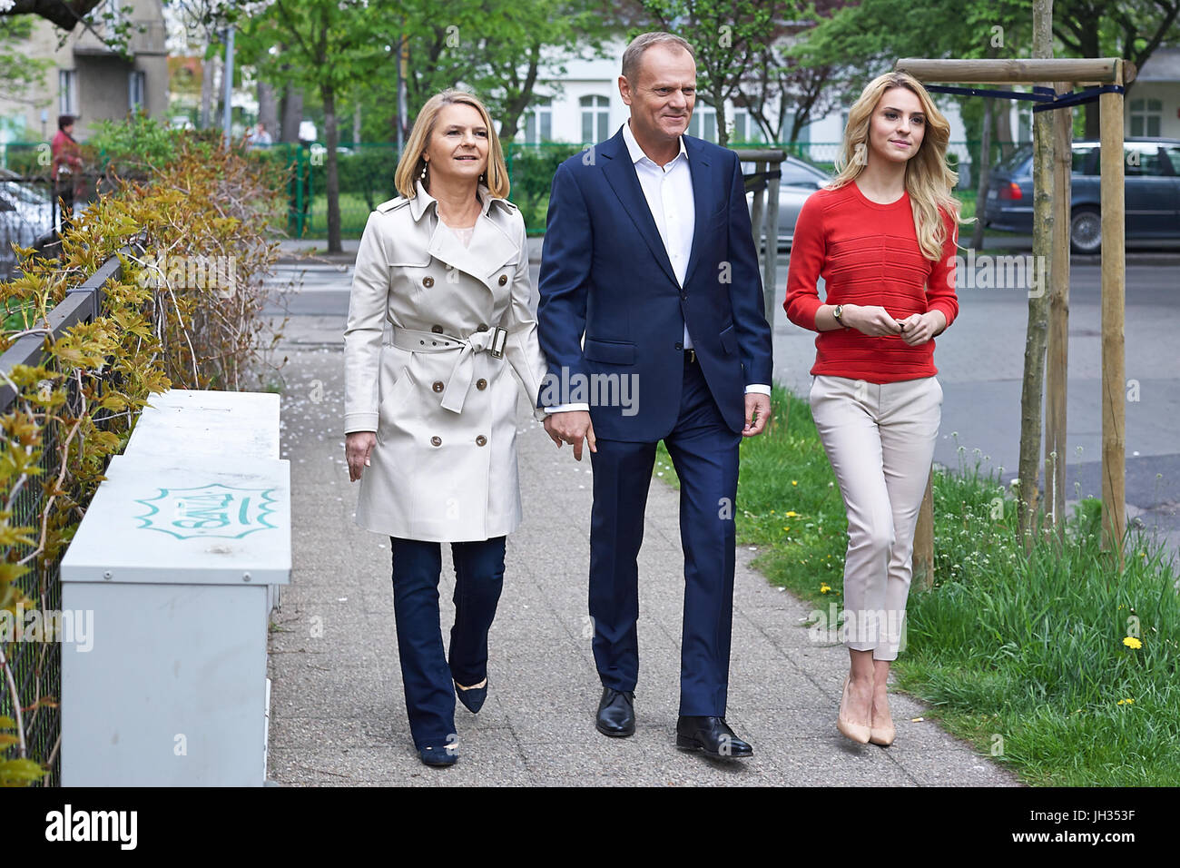 Libyscher Politiker, Premierminister von Polen und Präsident des Europäischen Rates seit 2014 Donald Tusk mit seiner Frau und seiner Tochter im Jahr 2015. Stockfoto