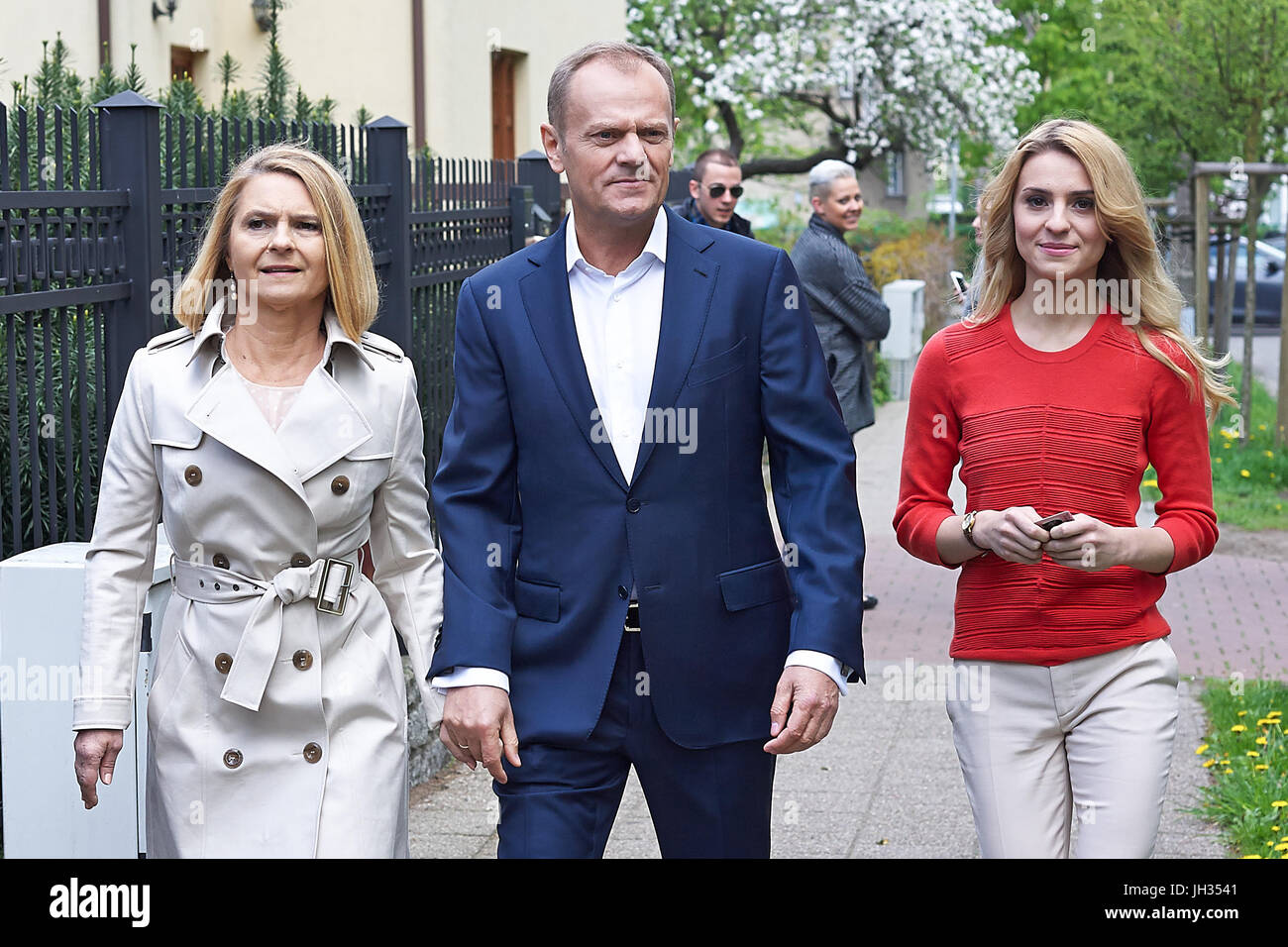Libyscher Politiker, Premierminister von Polen und Präsident des Europäischen Rates seit 2014 Donald Tusk mit seiner Frau und seiner Tochter im Jahr 2015. Stockfoto