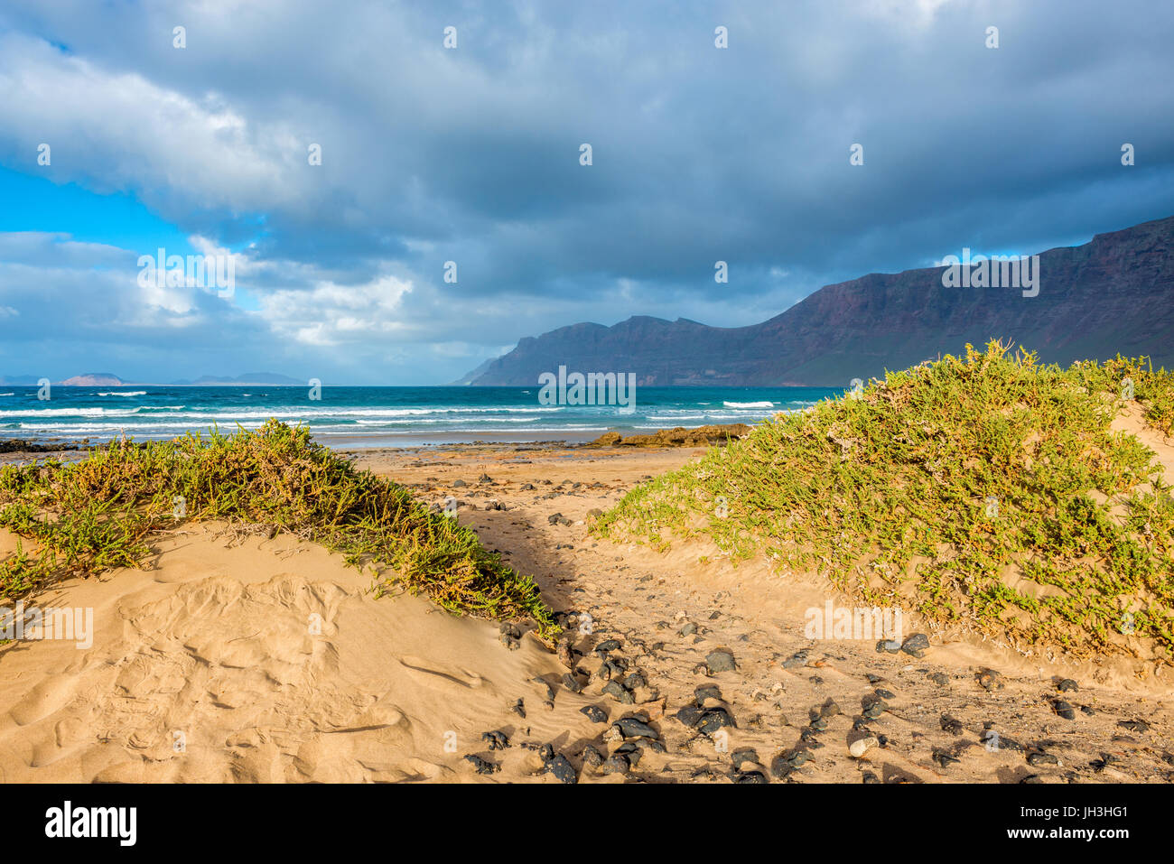 Sanddünen am nördlichen Ufer von Lanzarote, Kanarische Inseln, Spanien Stockfoto
