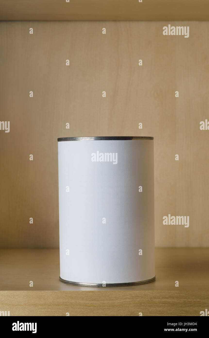 küchenschrank aus aluminium küchenschrank alternativen eine einzelne dose aluminium mit leeren weißen aufkleber auf regal in einem sonst küchenschrank küchenschrank aus aluminium küchenschrank alternativen eine einzelne dose aluminium mit leeren weißen aufkleber auf regal in einem sonst küchenschrank