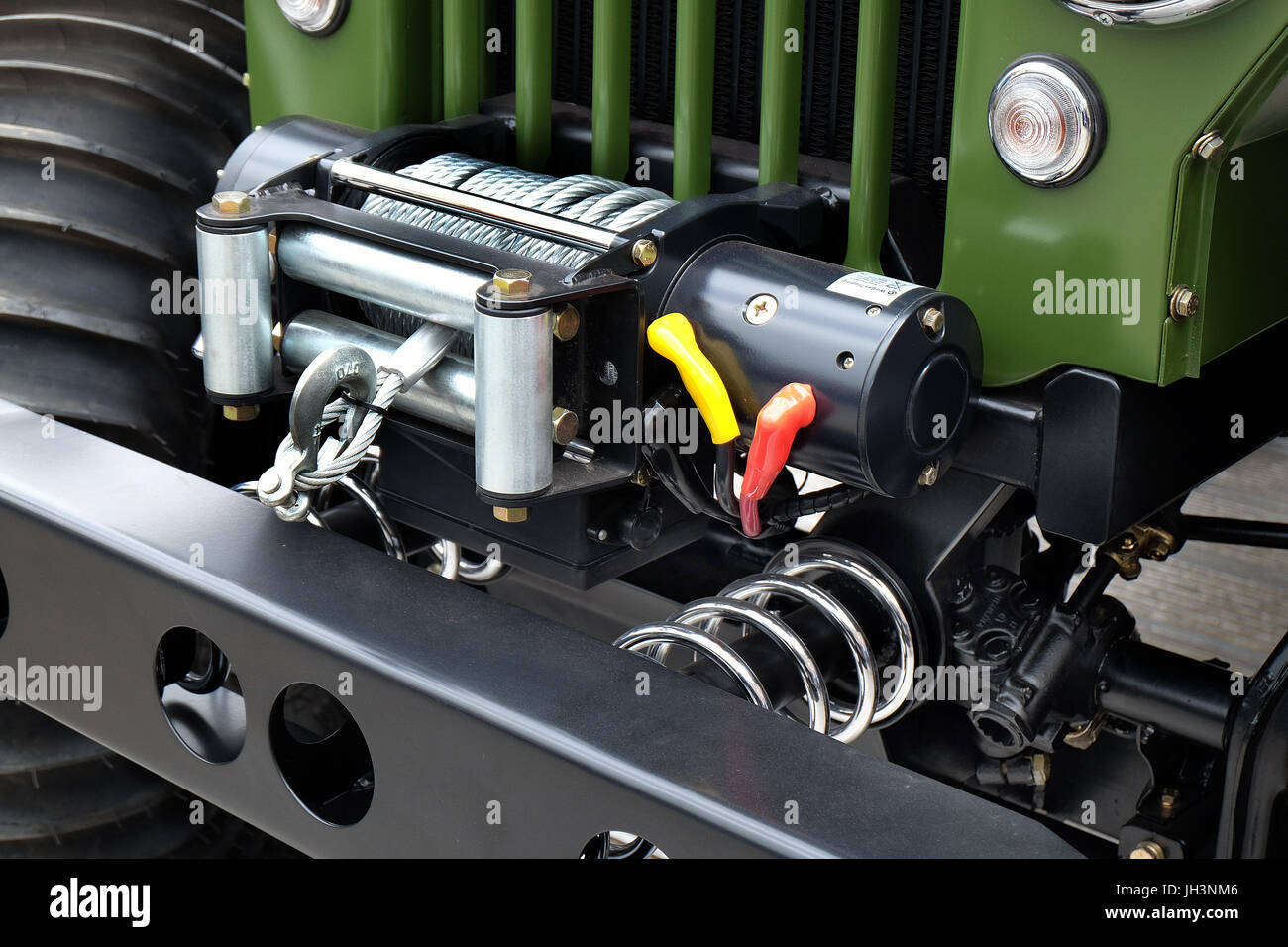 Starke Winde montiert auf Vorderseite des Nutzfahrzeugs. Stockfoto