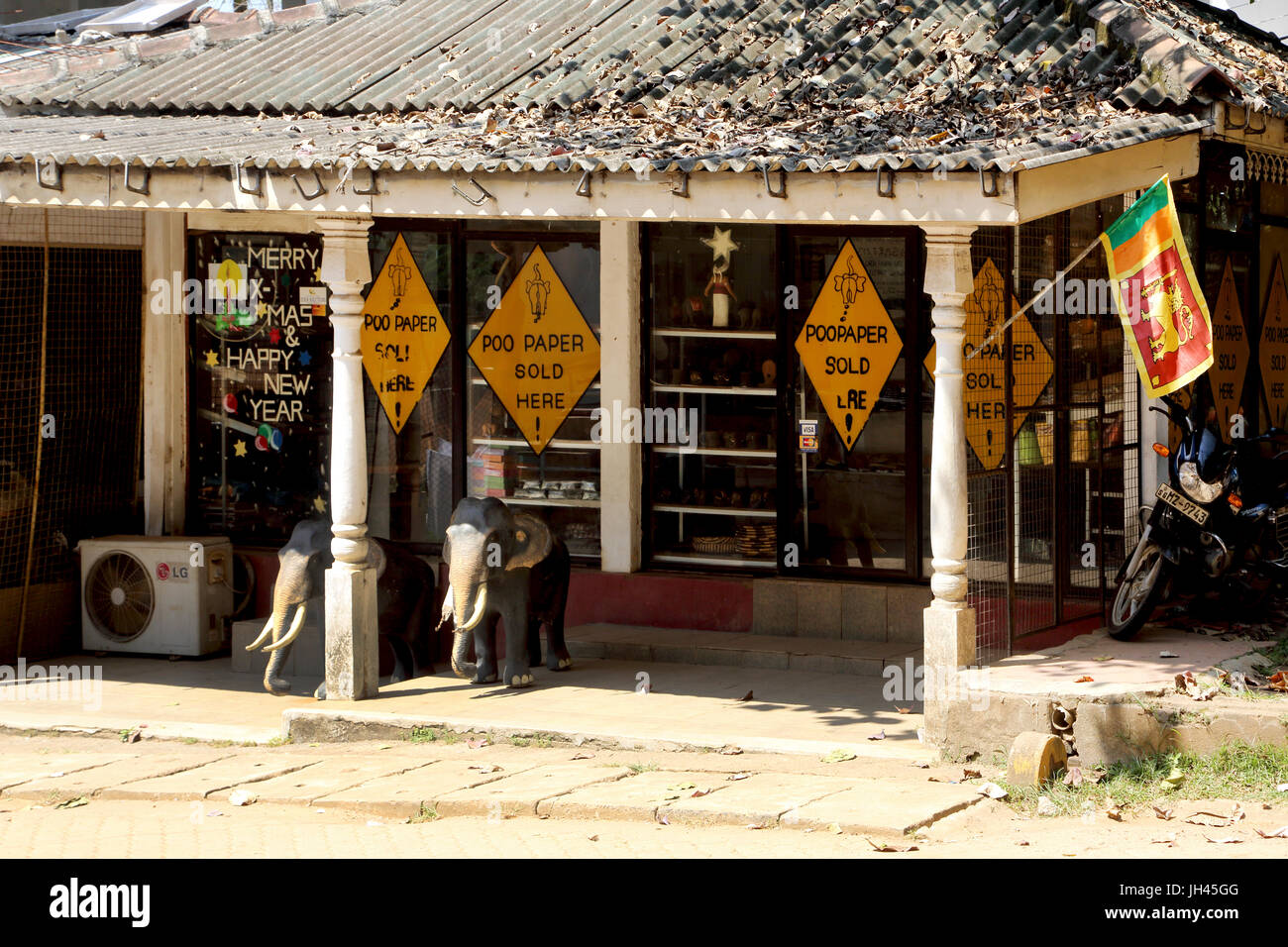 Pinnawala zentrale Provinz Sri Lanka Pinnawala Elephant Orphanage Geschäft mit Elefantendung Papier poo Stockfoto
