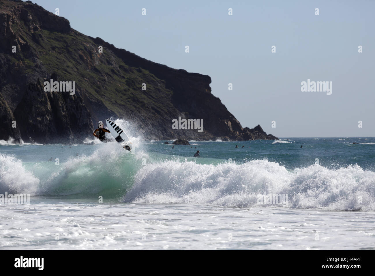 Surfer am Praia Amado Strand, Algarve, Portugal. Stockfoto