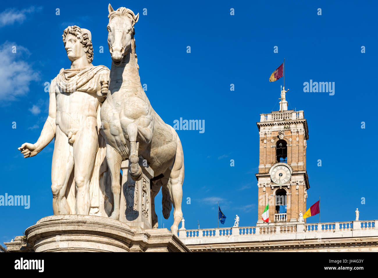 Statue von Pollux mit seinem Pferd am Piazza del Campidoglio am Kapitol, Rom, Italien Stockfoto