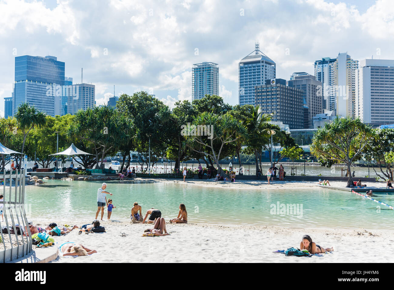 Brisbane, Australien - ca. Mai 2014 - Brisbane City Beach auf dem ehemaligen Expo-Gelände Stockfoto