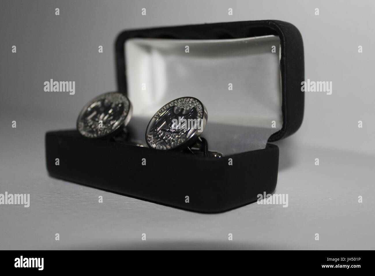 Silber Manschettenknöpfe in einer box Stockfoto