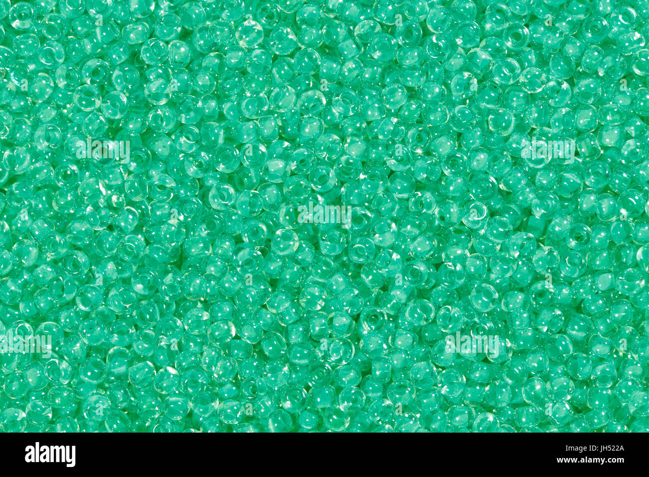 Mittlere Feder grünen Samenperlen. Stockfoto