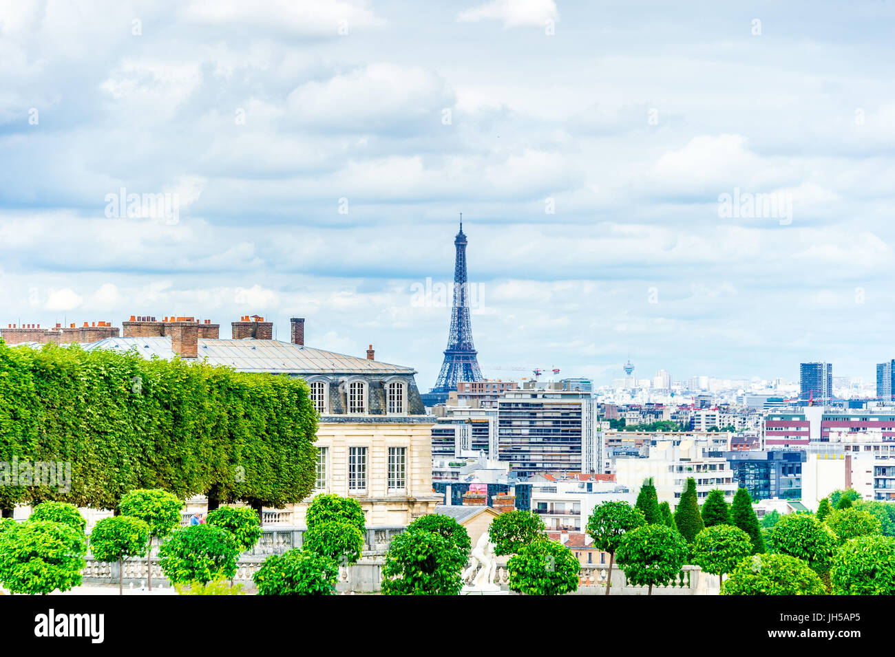 Schöne Aussicht vom Parc de Saint-Cloud. Es ist einer der schönsten Gärten Europas, und 2005 wurde der Park mit Dem Status "Beachtlicher Garten" ausgezeichnet. Stockfoto