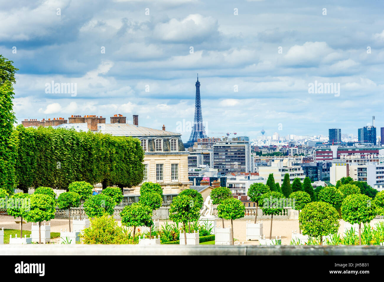 Schöne Aussicht vom Parc de Saint-Cloud. Es ist einer der schönsten Gärten Europas, und 2005 wurde der Park mit Dem Status "Beachtlicher Garten" ausgezeichnet. Stockfoto