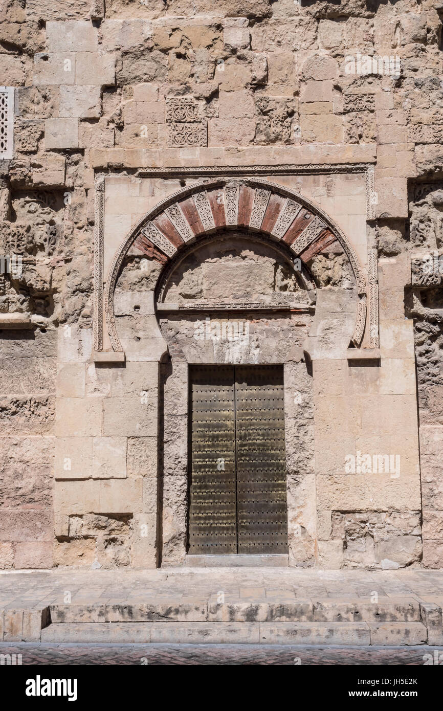 Tor von San Esteban, der älteste Teil des Gebäudes entstand als das westliche Tor der ersten Moschee, Cordoba, Andalusien, Spanien Stockfoto