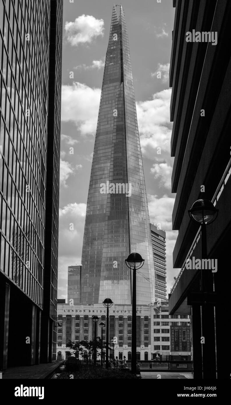 Der Shard Tower und das London Bridge Hospital Stockfoto