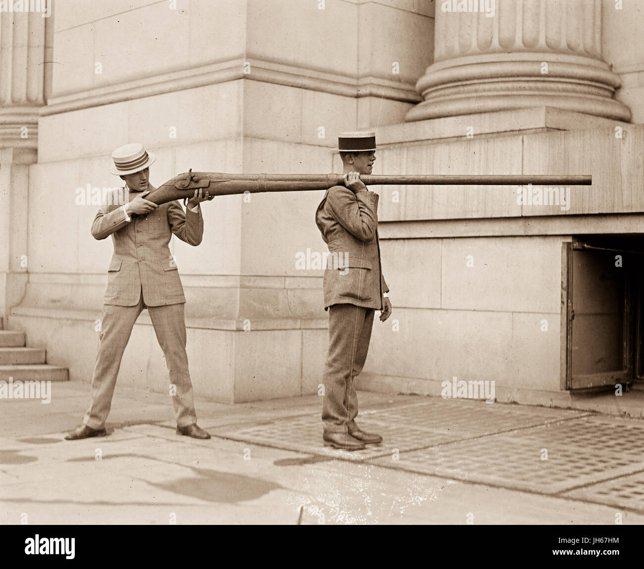 Titel: Big Gun, 30.07.23 Rufnummer: LC-F8-25591 [P & P] Reproduktion Nummer: LC-DIG-Npcc-09154 (Digitaldatei Originalfotos) Rechte Informationen: keine bekannten Einschränkungen auf Veröffentlichung.  MEDIUM: 1 negativ: Glas; 4 x 5 Zoll oder kleiner erstellt/veröffentlicht: [19] 23 30 Juli.  Anmerkungen: Titel von nicht überprüften Angaben der Landesgesellschaft Foto auf negativ oder negativ Ärmel.  Geschenk; Herbert A. French; 1947. Stockfoto
