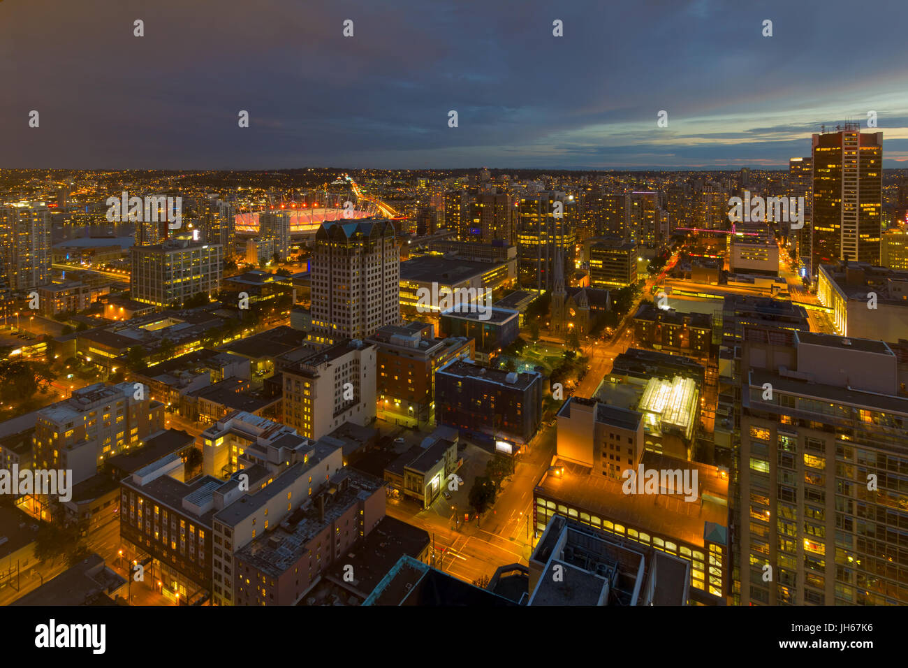 Vancouver British Columbia Kanada Innenstadt Stadtbild während der blauen Stunde Dämmerung Stockfoto