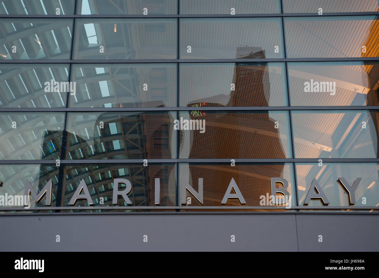 16.07.2016, Singapur, Republik Singapur, Asien - "The Shoppes" Shopping-Mall ist Teil des Gebäudes Komplex Marina Bay Sands. Stockfoto