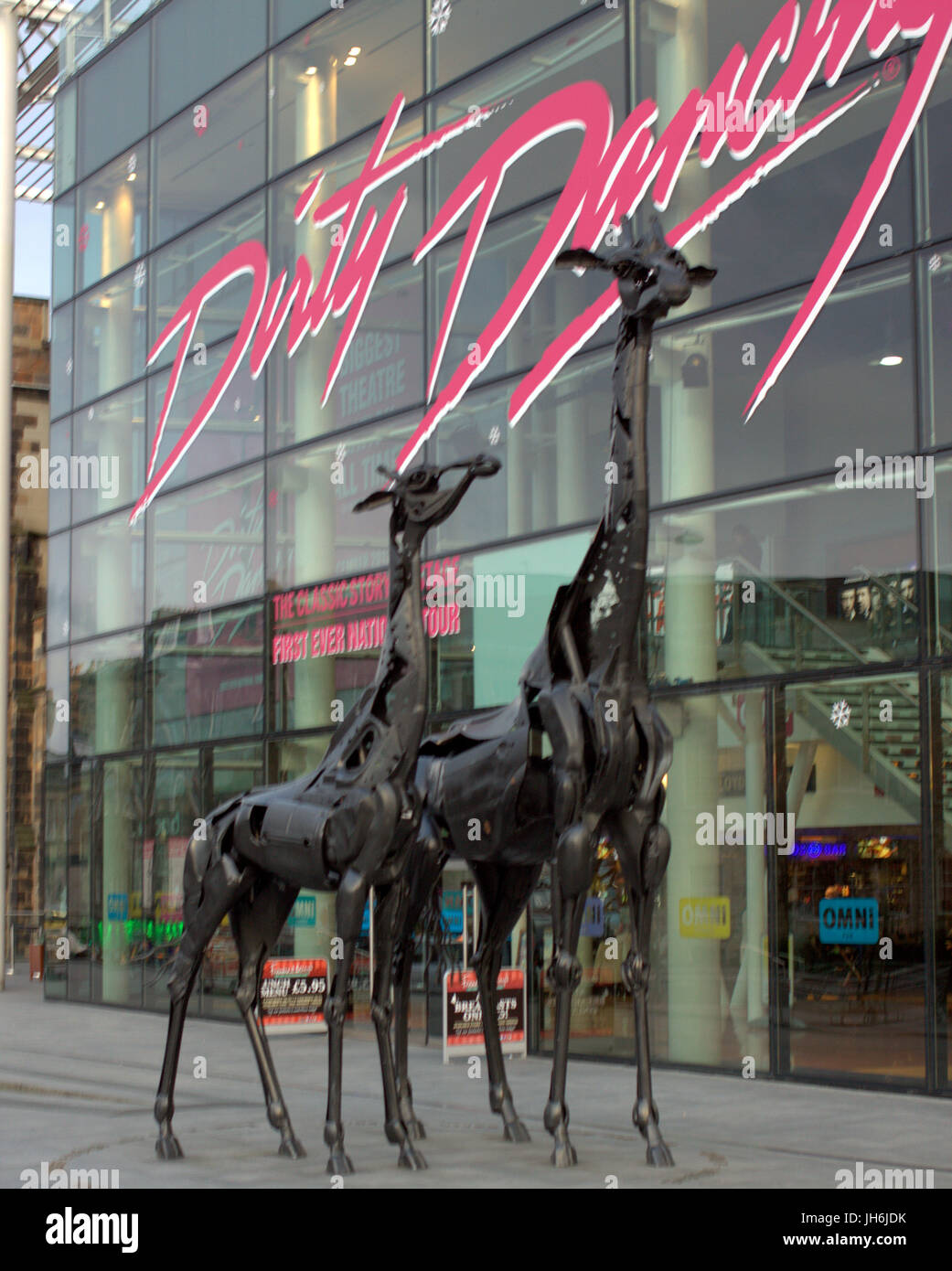 Giraffe Kunst Arbeit Statuen Hals Theater dirty dancing Logo Omni Centre in Edinburgh Stockfoto