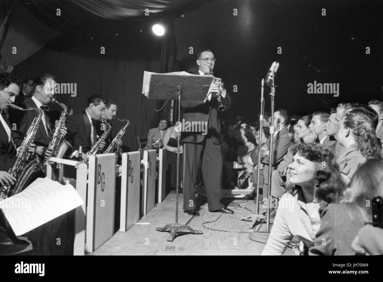 Benny Goodman und das Benny Goodman Orchestra im Jahr 1953 durchführen Stockfoto