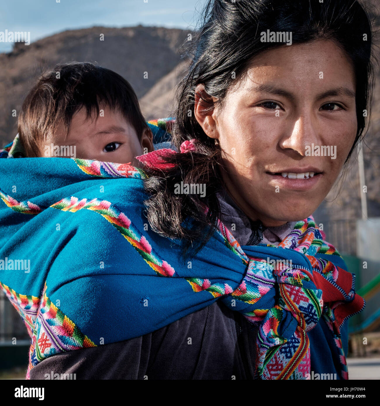 AREQUIPA, PERU - ca. Oktober 2015: Porträt der Mutter und Sohn in der Stadt von Flora Tristan eine Gemeinde in der Nähe von Arequipa. Stockfoto